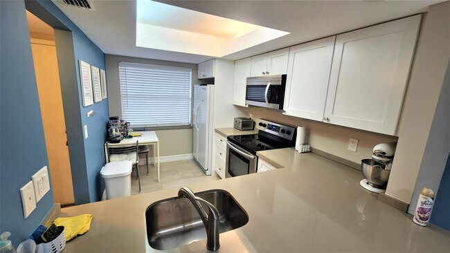 Building Photo - 600 Egret Cir