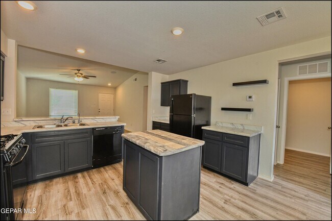 Building Photo - 952 Orangetip Dr
