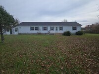 Building Photo - 124 Lake Ln