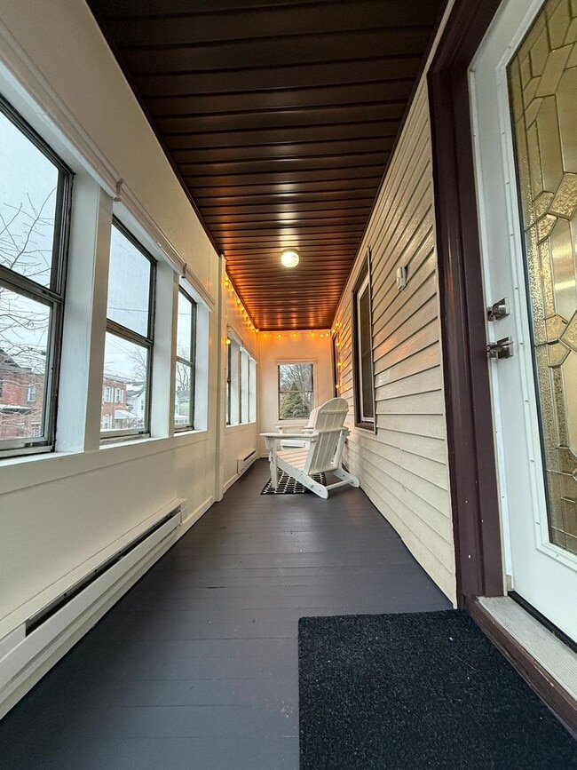 Building Photo - Walk to the Waterfront!|2BR Single-Family with Private Yard!