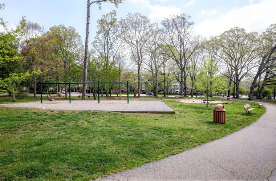 Building Photo - 1062 Washington St