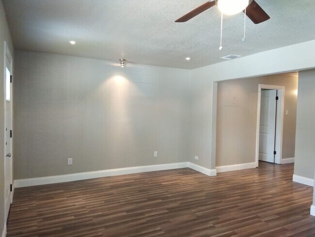Building Photo - *COMING SOON* Charming 3BR/2BA Home with Covered Porch & Stainless Steel Appliances!