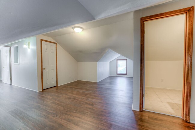 Building Photo - Rent reduced! Move-in special - 1/2 off Fi...
