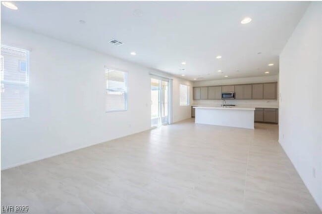 Building Photo - 10407 Sadie Blake Ave