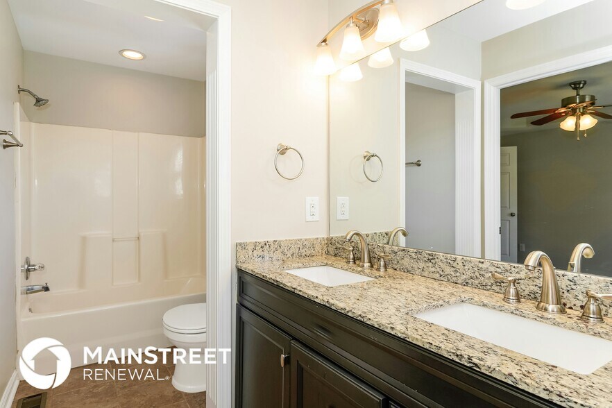 Building Photo - 117 Lansdowne Dr