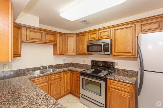 2 BR, 1.5 BA Townhouse - 1150 SF - Regency Metairie Apartments