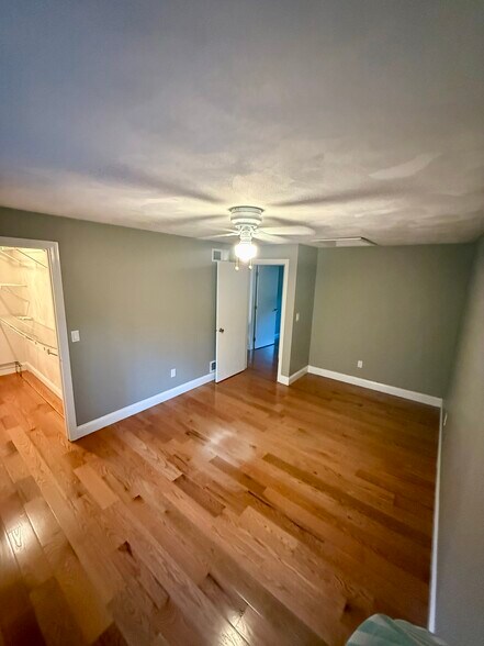 Building Photo - 179 Fairway Dr