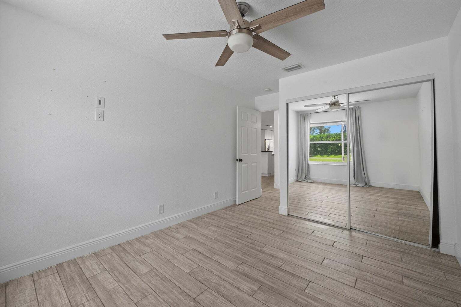 Building Photo - 3800 Miramontes Cir
