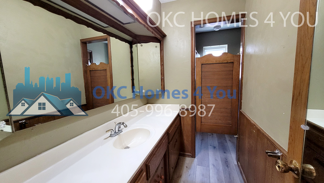 Building Photo - 3 Bed with Lake Hefner View