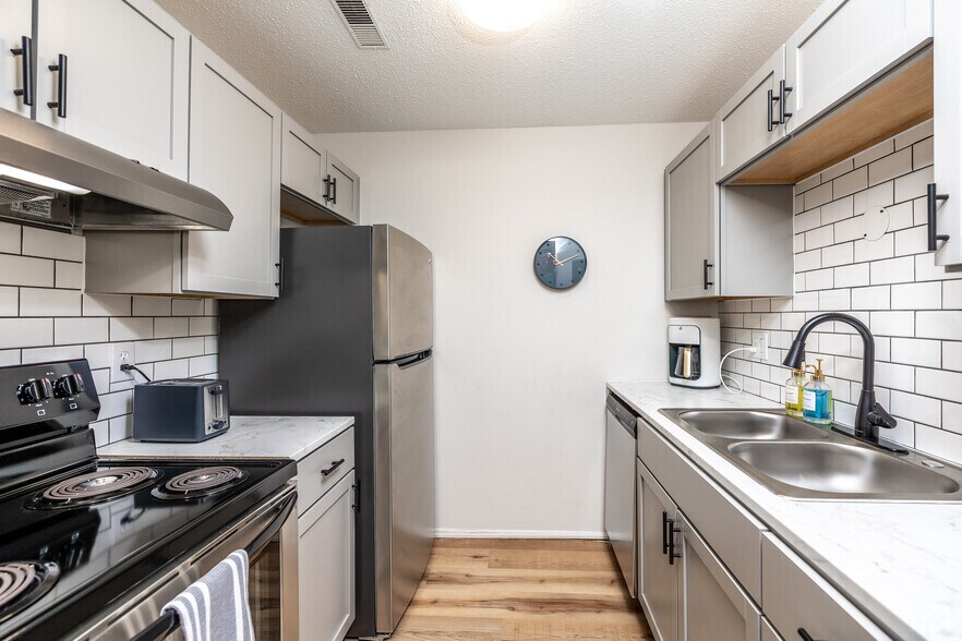 Finn Apartments 2221 Stanton Ave Des Moines IA 50321 Apartment Finder