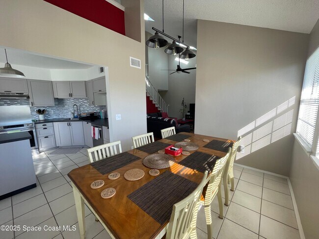 Building Photo - 4890 Lake Waterford Way W