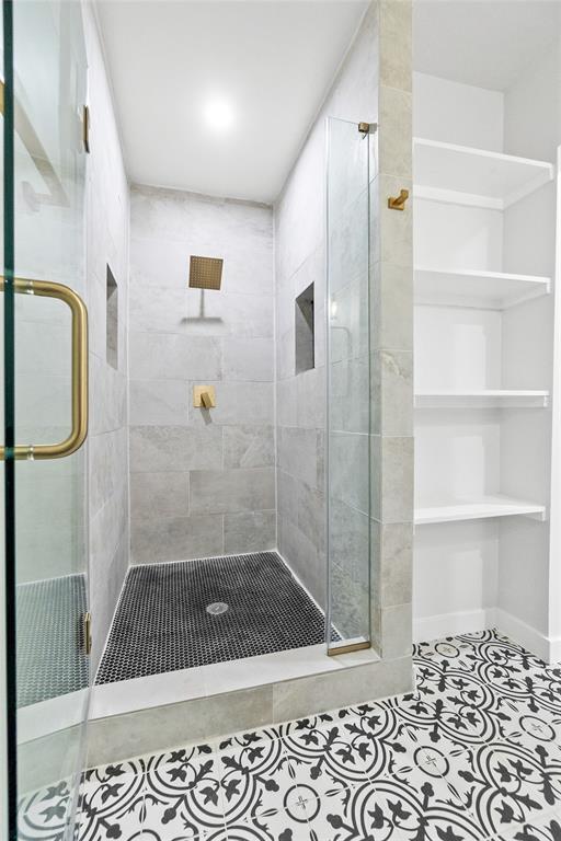 Building Photo - 106 E Lola Dr