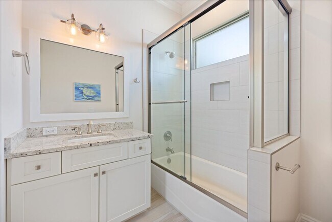 Building Photo - Furnished, Yearly 4bd Home on Siesta Key