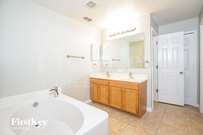 Building Photo - 541 Tortuga Way