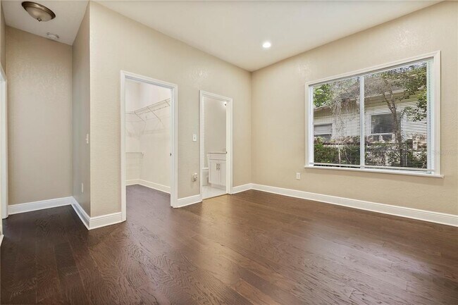 Building Photo - 2708 N Mitchell Ave