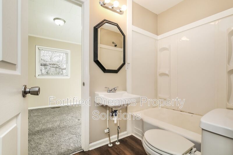 Building Photo - 401 Hobson St