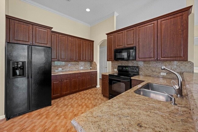 Building Photo - 9819 Mantova Dr