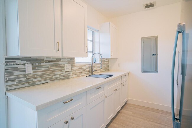 Building Photo - 8251 SW 30th St