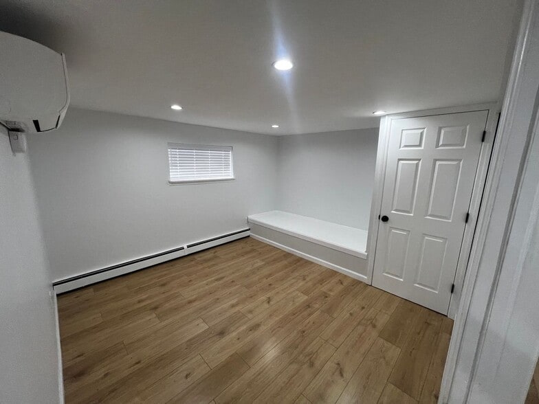 Building Photo - 25 Spruce St