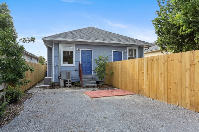 Building Photo - 615 S Hennessey St