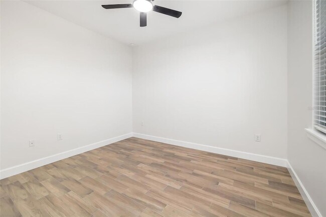 Building Photo - 118 Ruby Ave N