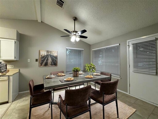 Building Photo - 2917 Zeke Bend