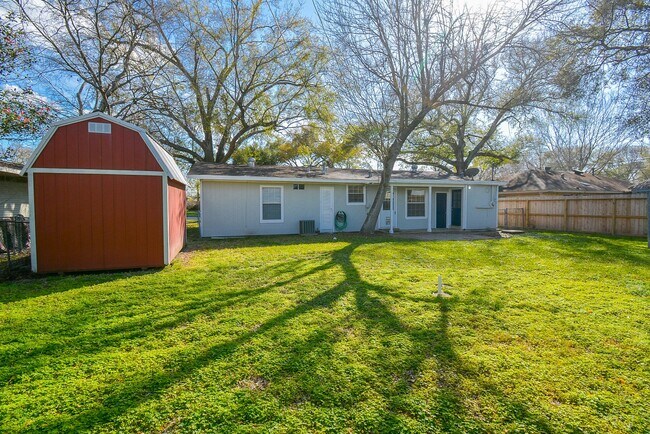 Building Photo - 5006 Libbey Dr