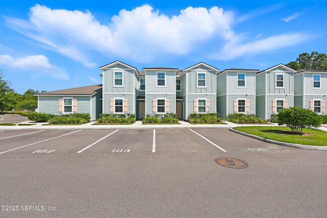 Building Photo - 417 Running Wds St