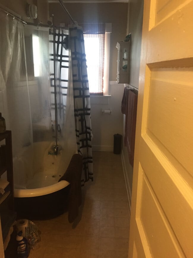 Building Photo - 87 W 1st Ave