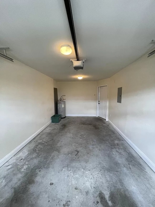 Building Photo - 572 Wingspan Way