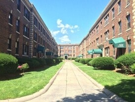 Building Photo - 398 Pleasant St