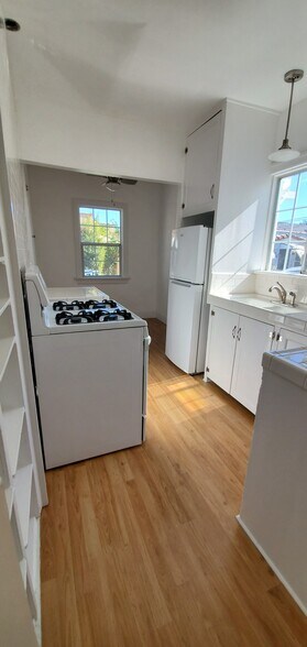 Building Photo - 760 Elmira St #5