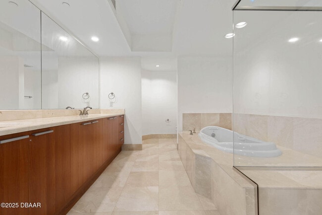 Building Photo - 231 Riverside Dr