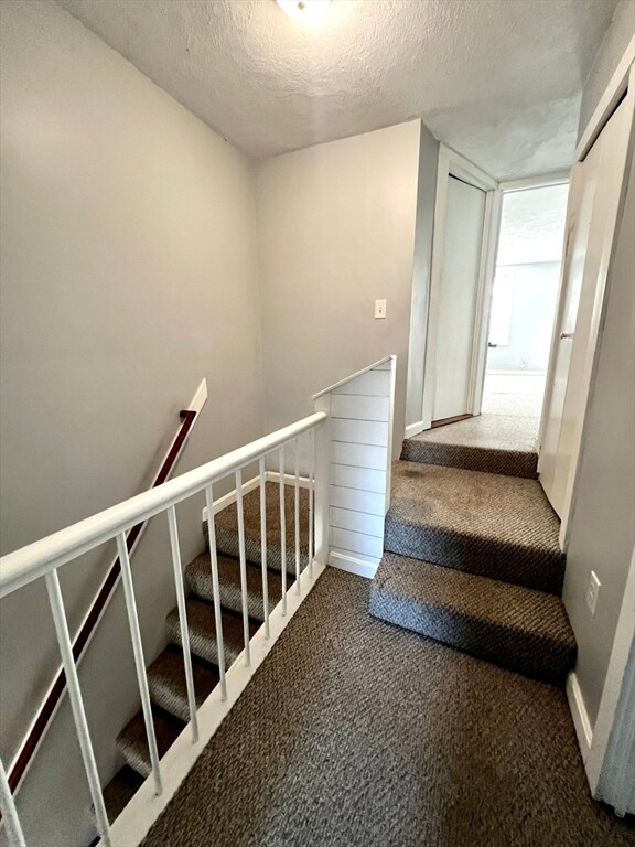 Building Photo - 572 Main St