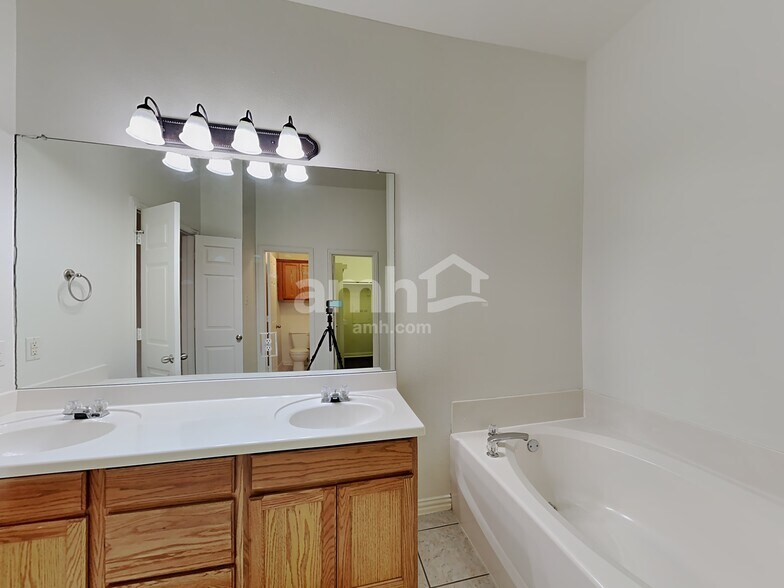 Building Photo - 5332 Sioux Creek Ln