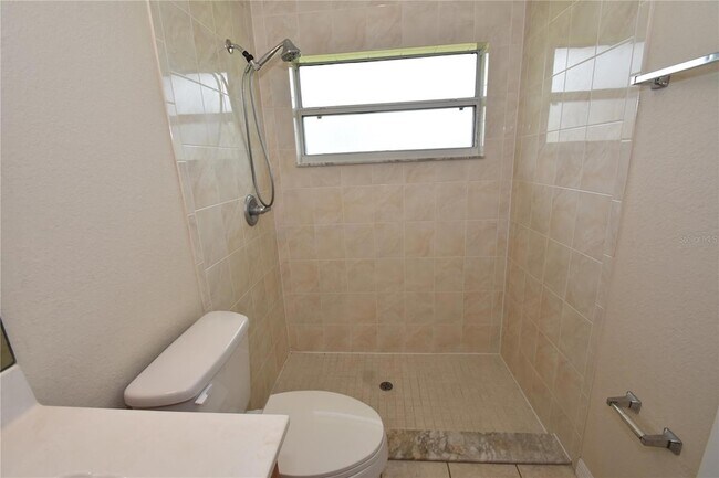 Building Photo - 11 Zenith Ct