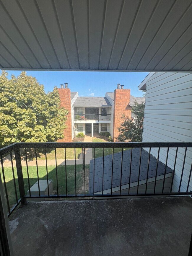 Building Photo - 2 bed/2 bath condo near the OU Campus