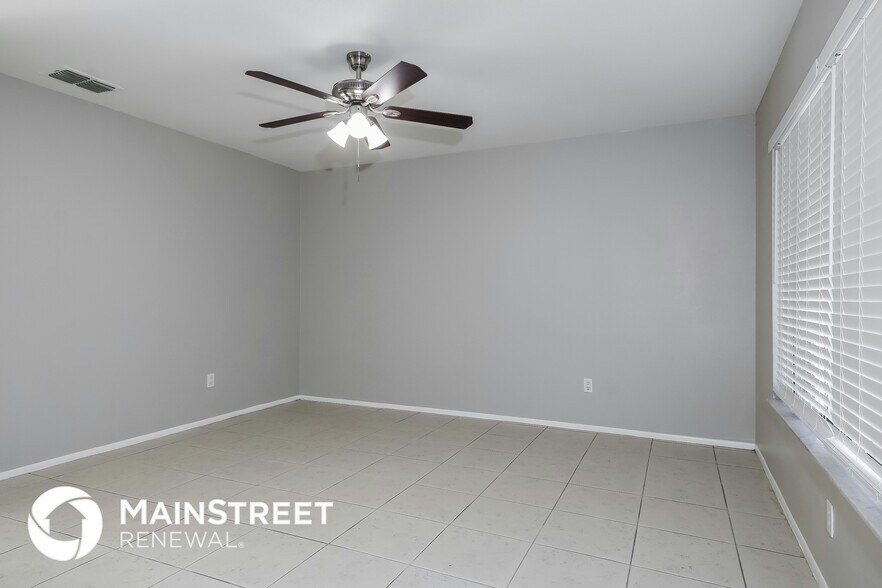 Building Photo - 2169 SE Shelter Dr