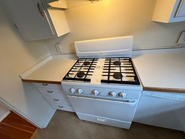 Building Photo - 2 Bedroom 2 bath downtown apartment available now
