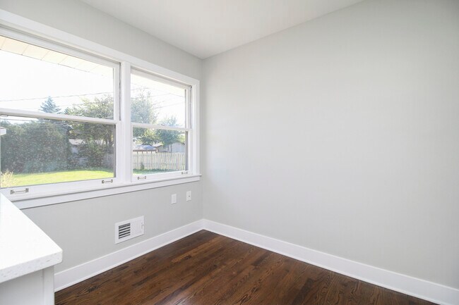 Building Photo - 605 N Wille St
