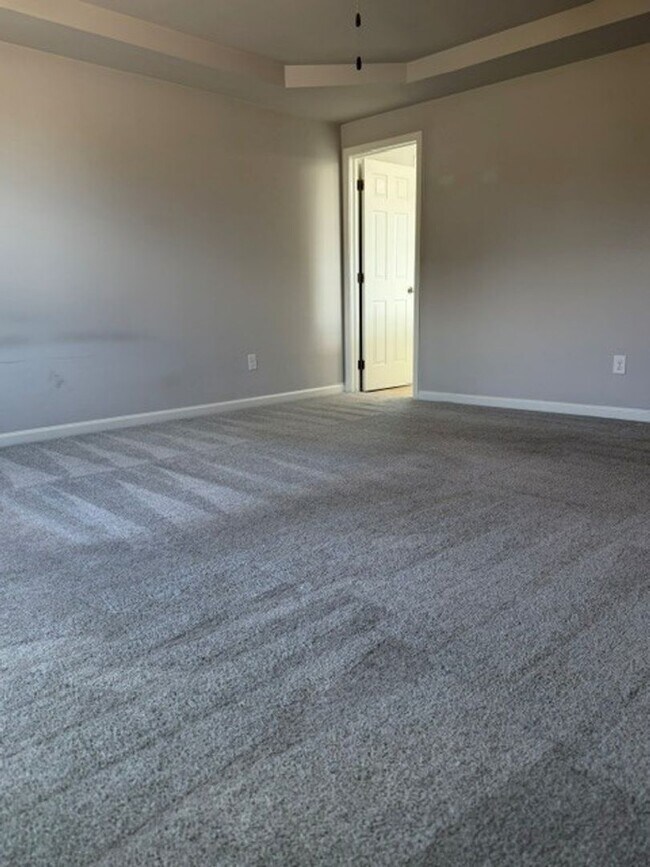 Building Photo - Cute 3 Bedroom Home Nestled in the back of the cul-de-sac