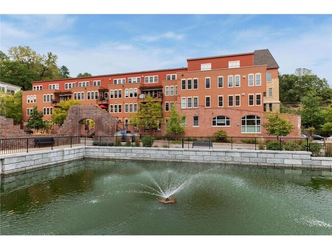 Building Photo - 640 Main St N