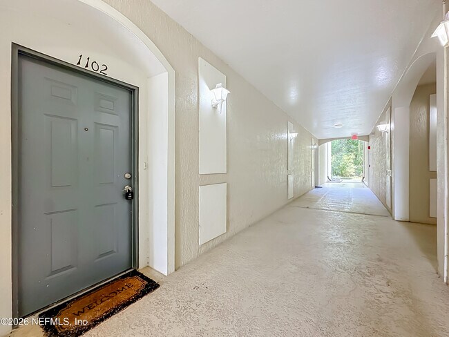 Building Photo - 7801 Point Meadows Dr