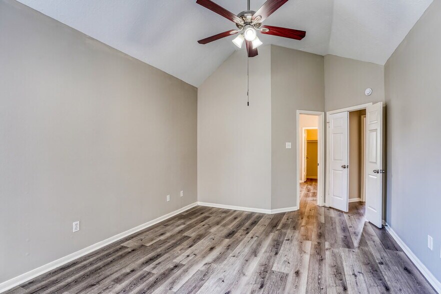 Building Photo - 6615 Bluebottle Ln