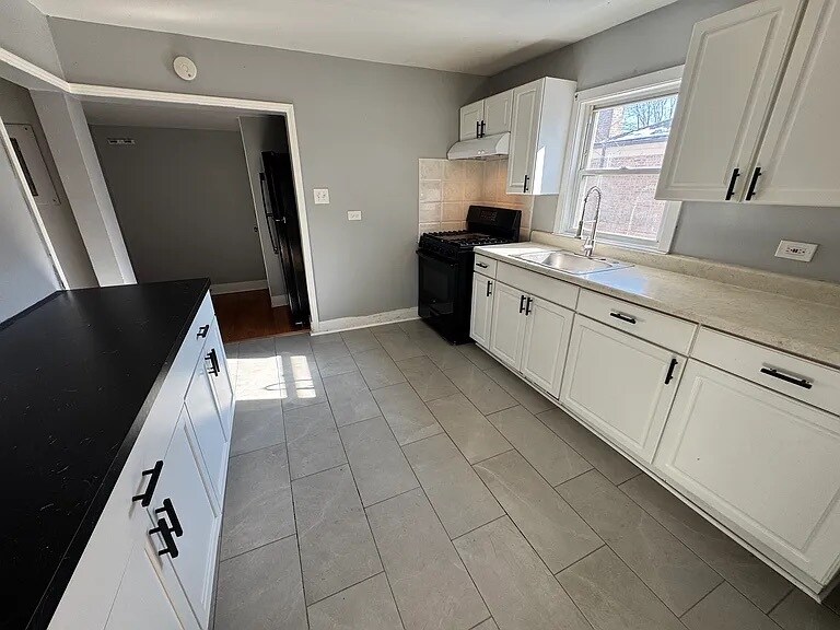 Building Photo - 1745 Brown Ave