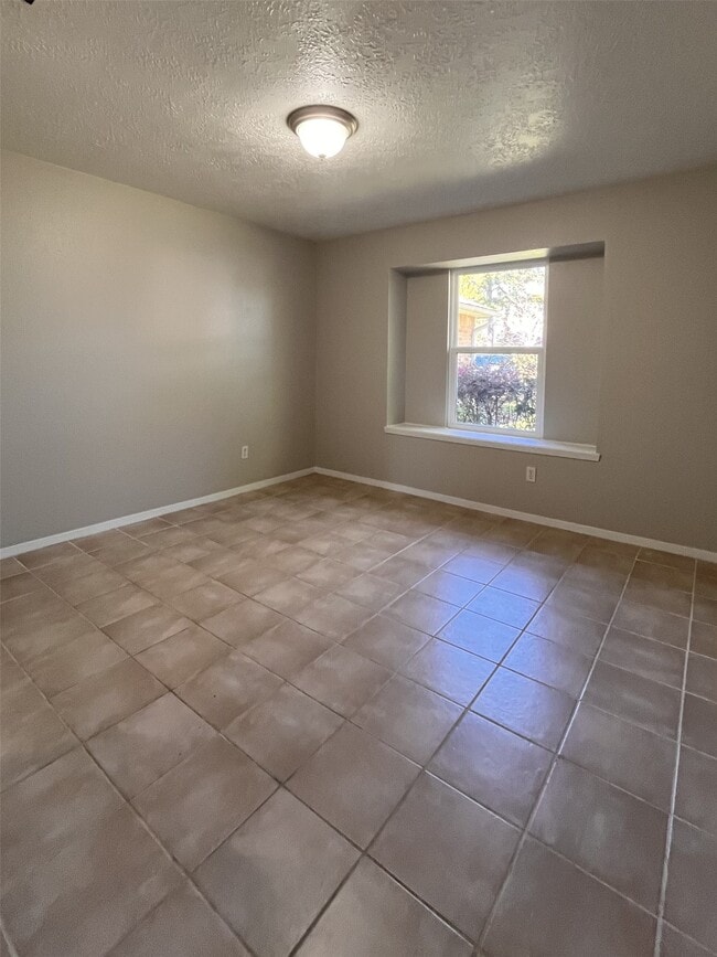 Building Photo - 16450 Hibiscus Ln