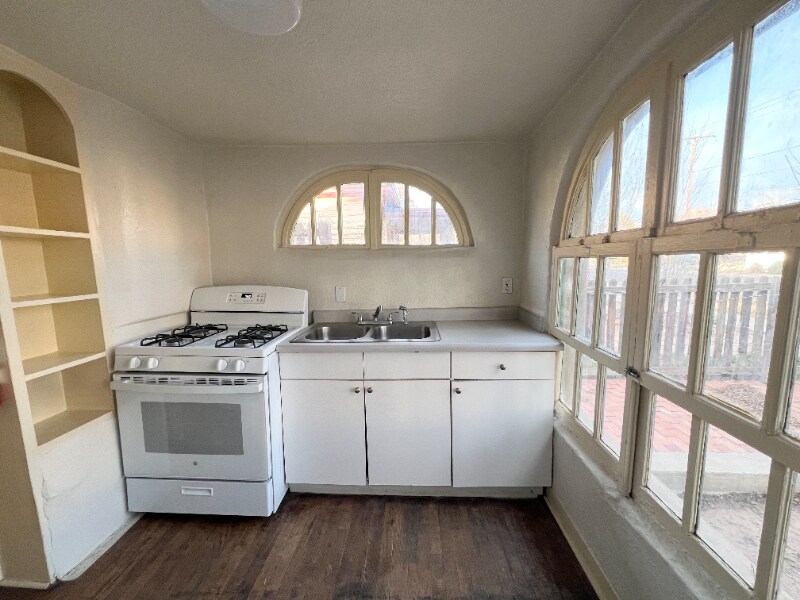 Building Photo - 707 12th St SW