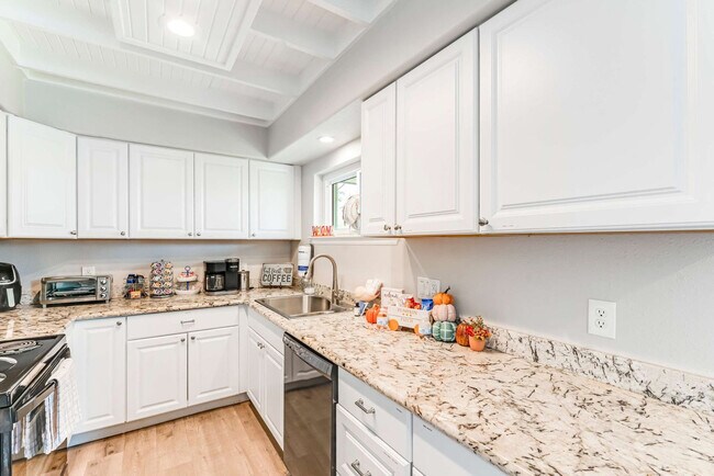 Building Photo - 510 E King St