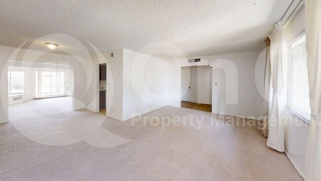 Building Photo - 570 N Villa Nueva Dr