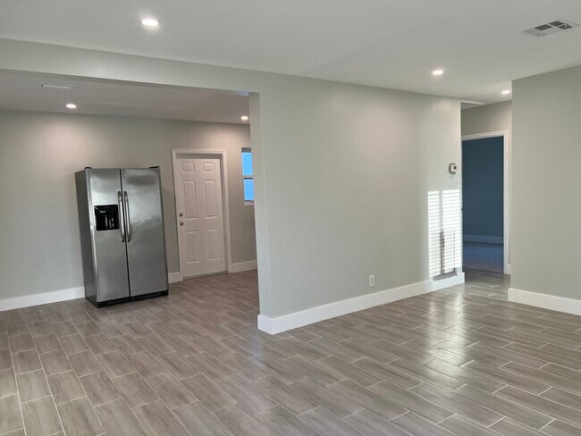 Building Photo - 1516 N Andrews Ave